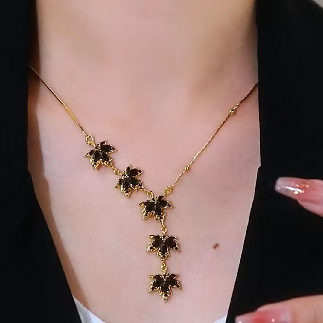 高级感黑色枫叶吊坠项链女网红小众设计感长款轻奢气质百搭项链女