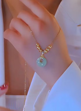 新款转运珠绿色平安扣项链女网红爆款高级感轻奢小众设计感项链女