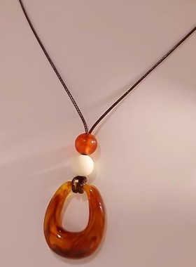 秋冬琥珀色圆形吊坠毛衣链