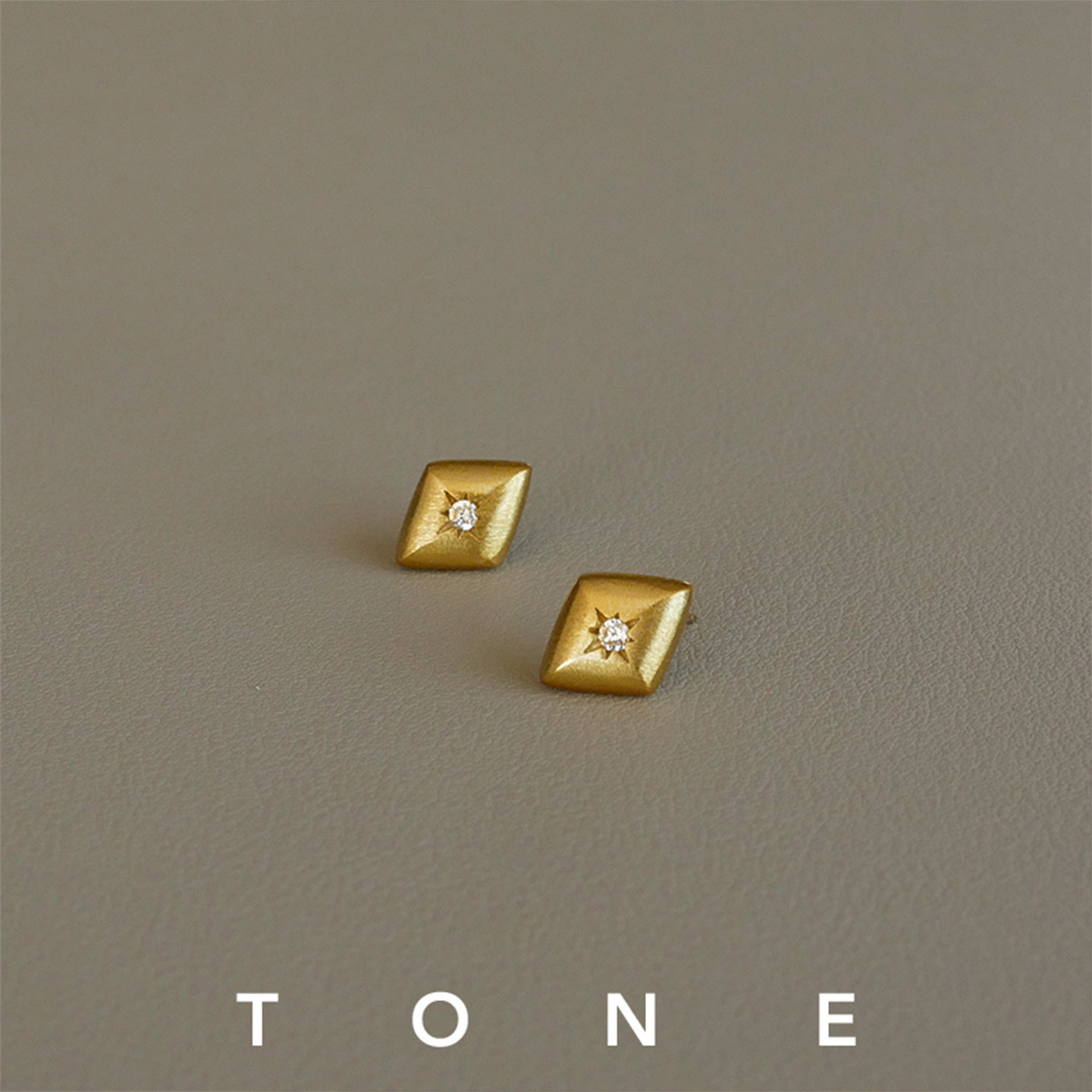 TONE手工拉丝镀18K金菱形六芒星无痛耳夹高级小巧精致无耳洞耳钉