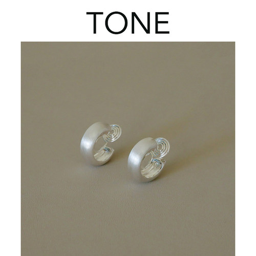 TONE丝绸光泽感银色拉丝耳圈耳夹