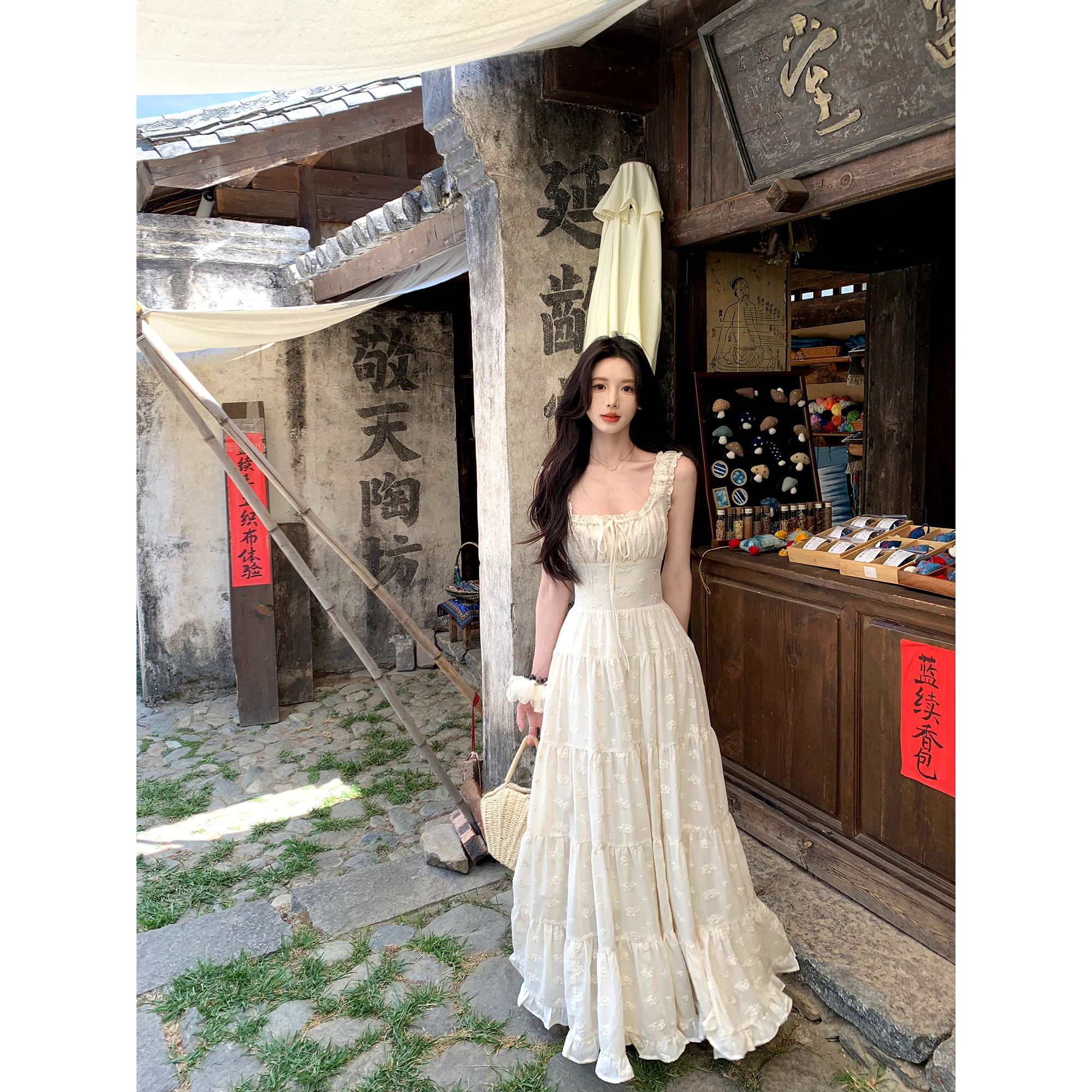 一颗甜桃yikett《摩纳庄园》夏掐腰吊带连衣裙女白色海边丁达尔裙