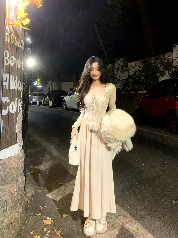 甜美清新中长款纯色连衣裙