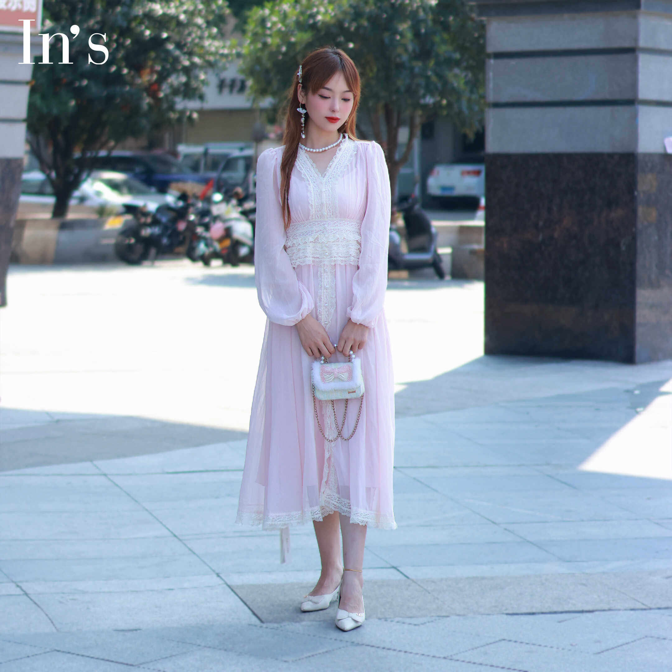 ins2024秋季上新粘纤蕾丝连衣裙夏季v领长袖连衣裙 524360s901