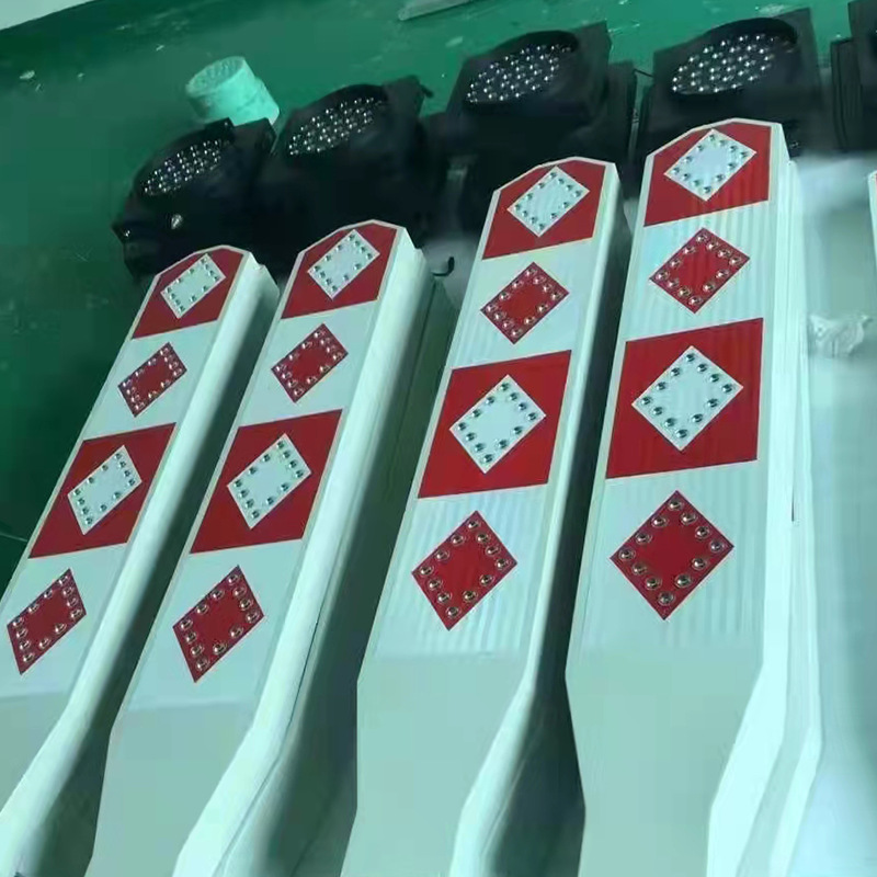 广东粤盾 太阳能道口标 LED爆闪夜间反光警示灯 深圳款