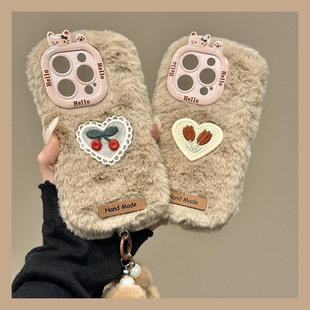 刺绣爱心樱桃适用苹果17手机壳三星s25秋冬oppo真我gt8毛绒vivox300华为pura80荣耀400小米17花朵红米k90挂链