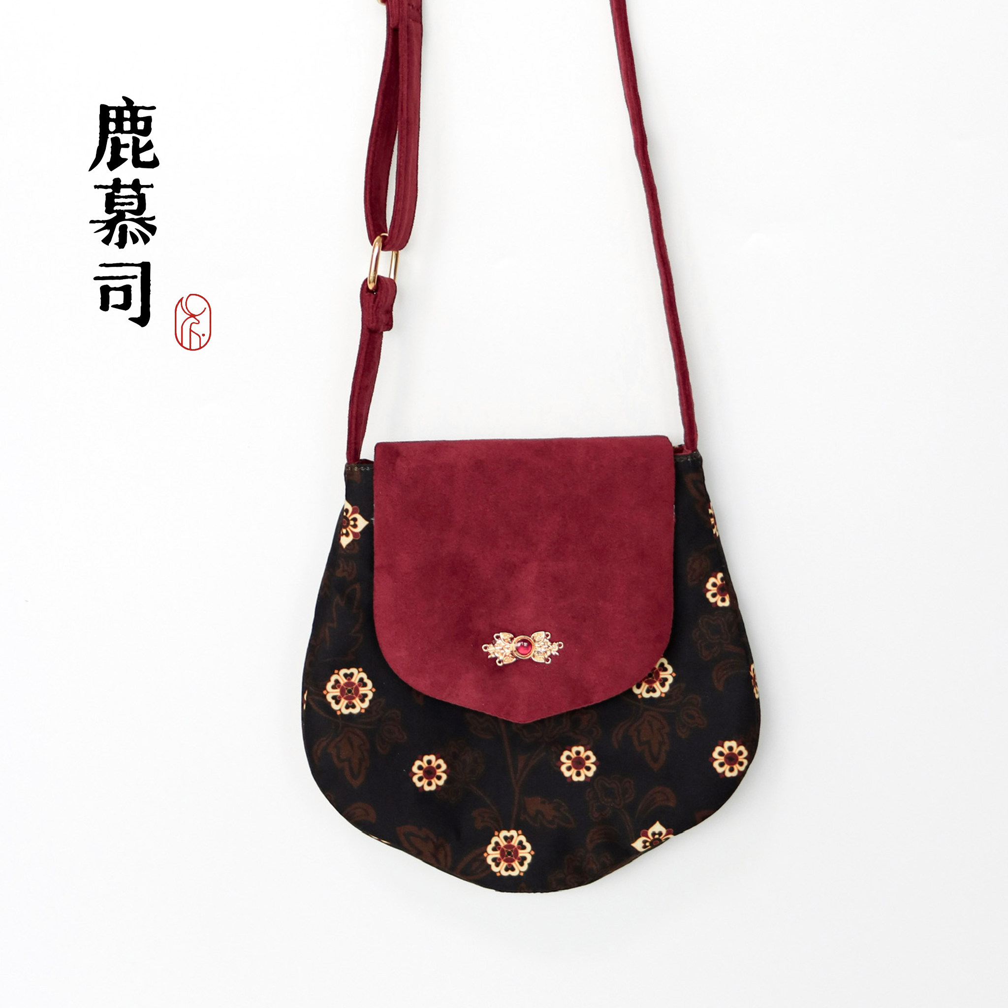 麂皮绒黑红宝相花花瓣包