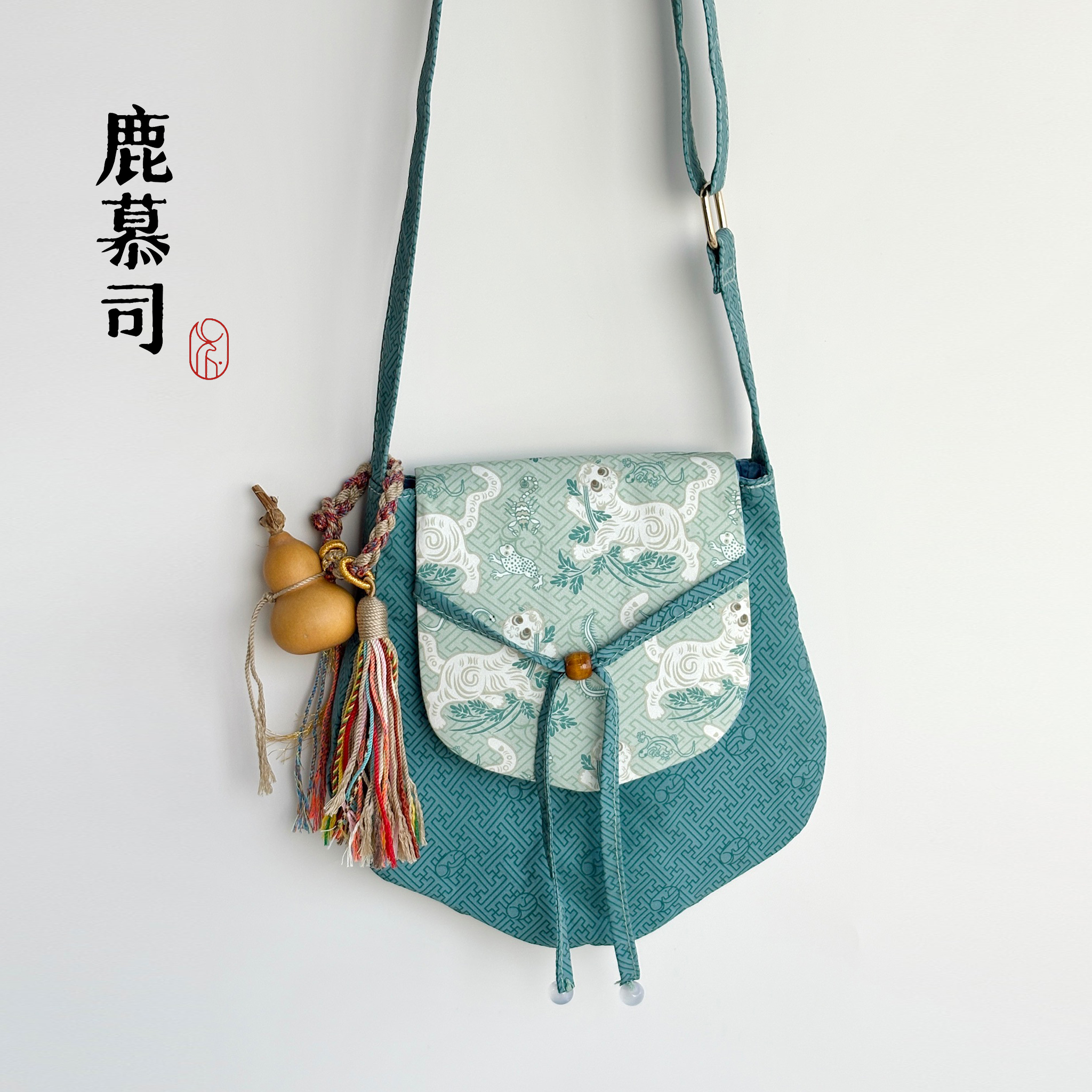 国风汉服斜挎包古风货郎包单肩包新中式印花瓣轻便布包艾虎五毒纹