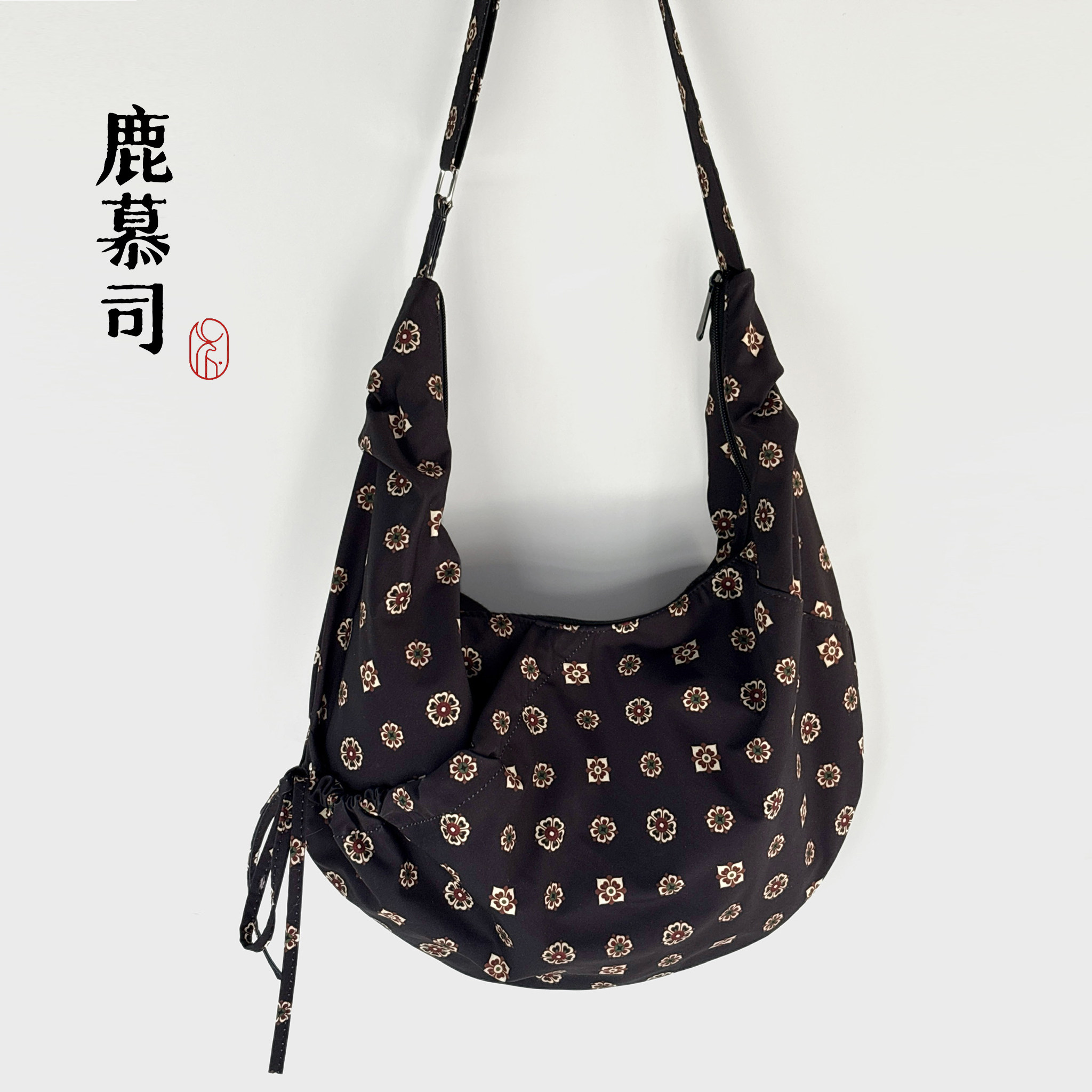 斜挎饺子包黑色宝相花印花汉服包包新中式团花斜挎带拉链国风布袋