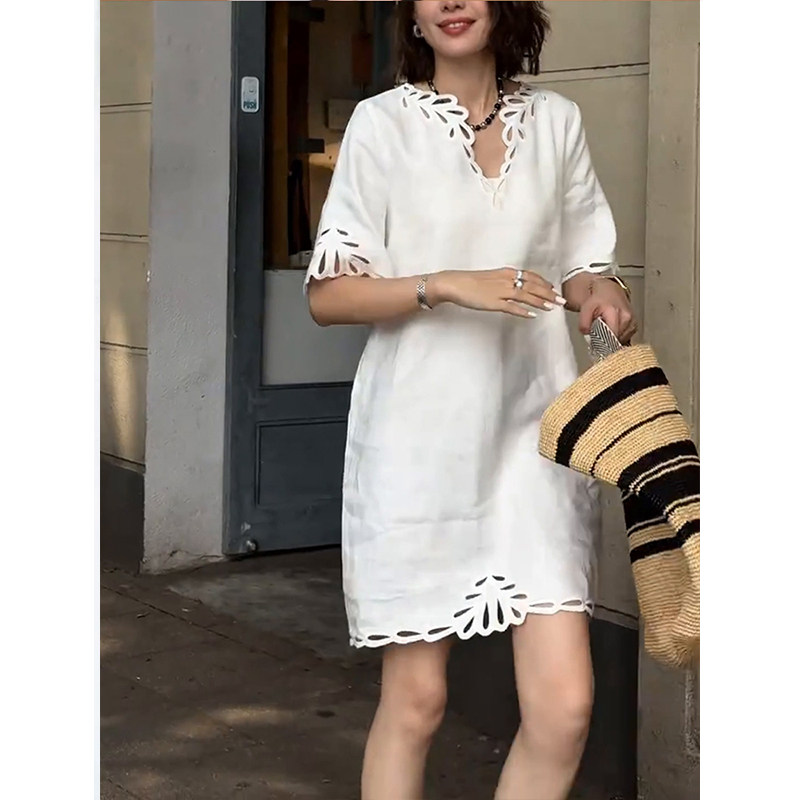 女神范小个子气质亚麻连衣裙2026春夏高级感独特漂亮镂空V领裙子