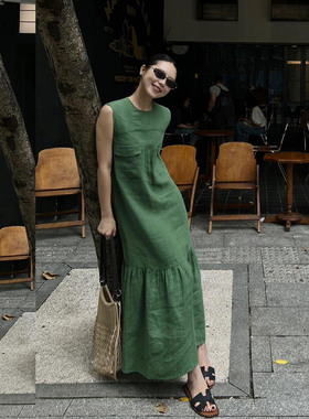 超好看无袖绿色连衣裙女2025秋季度假风小众轻奢高级感显瘦中长裙