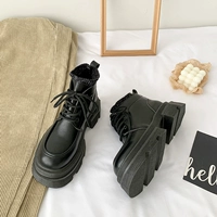 Martens, небольшие дизайнерские модные короткие сапоги в английском стиле на платформе, коллекция 2022, подходят для весны и осени, в британском стиле, тренд сезона, популярно в интернете