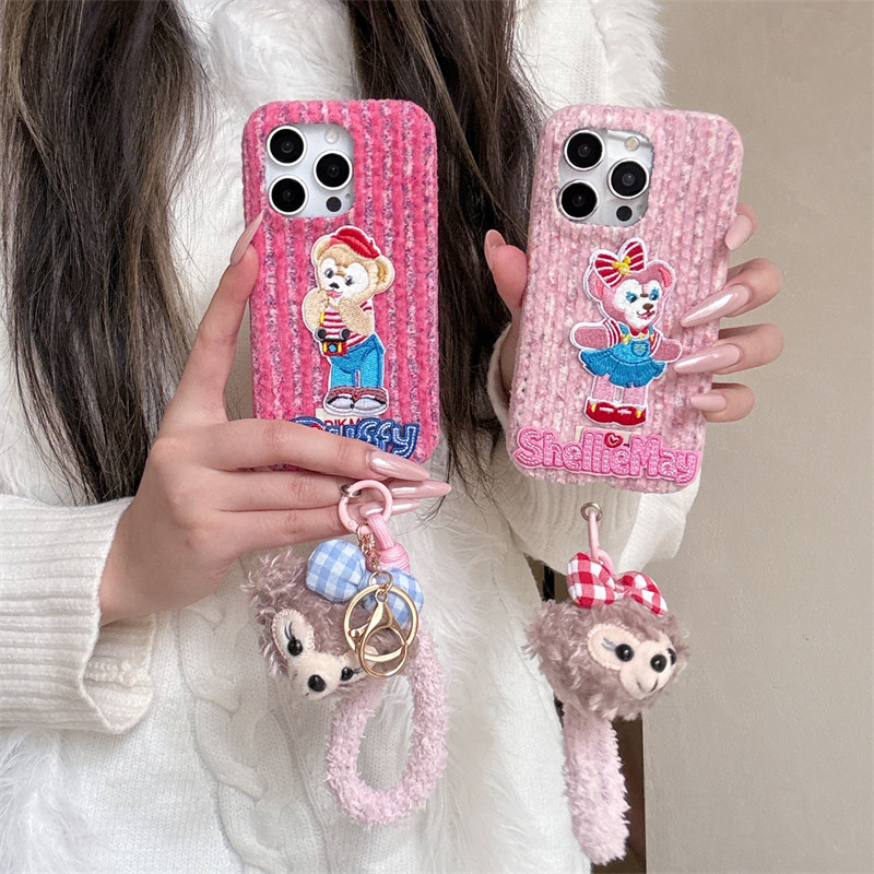 日本迪士尼达菲小熊可爱立体公仔适用苹果17pro手机壳卡通雪莉玫灯芯绒全包防摔iPhone16保护套小红书15/14PM