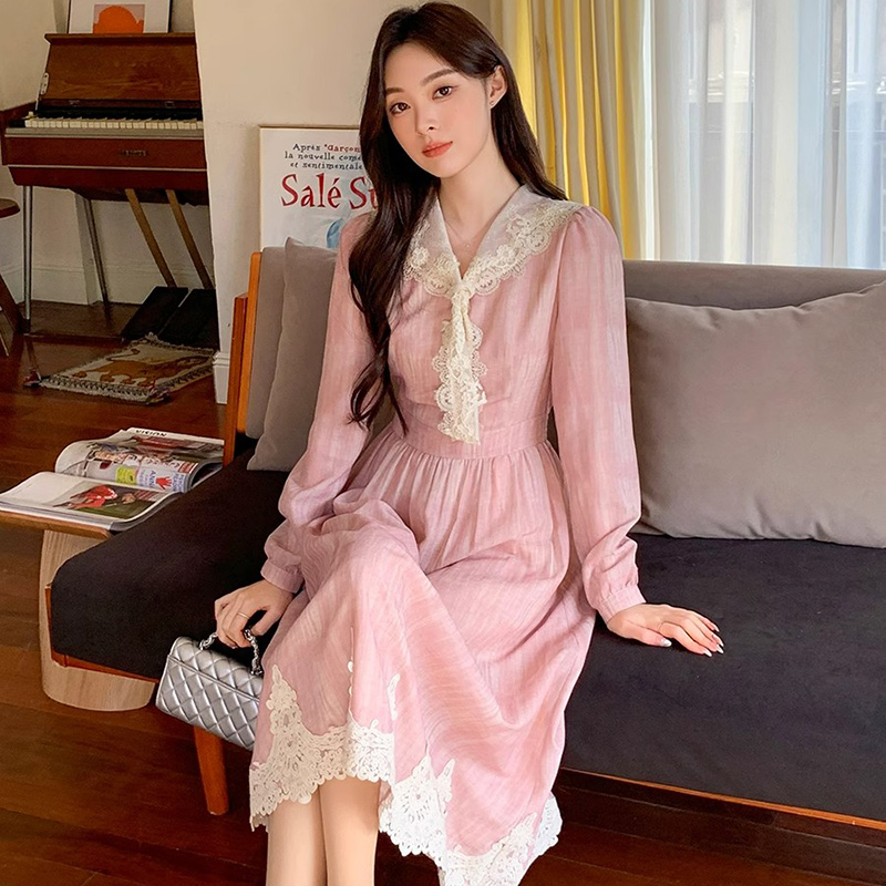 2025新款秋季气质设计感V领减龄收腰长裙浅粉色连衣裙女D0371