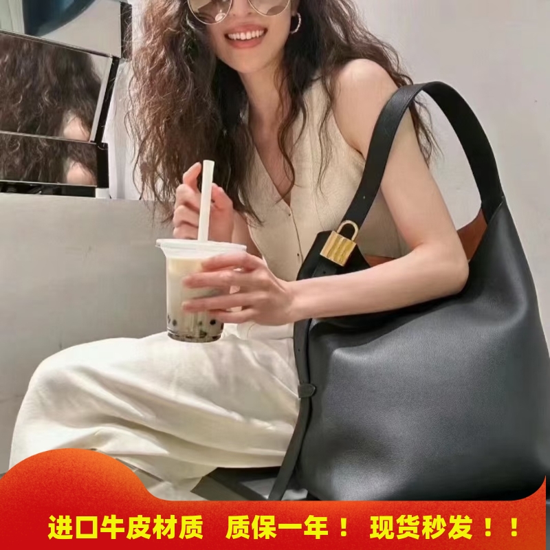 2025秋冬新款真皮托特包大容量锁头水桶包慵懒风单肩斜挎通勤大包