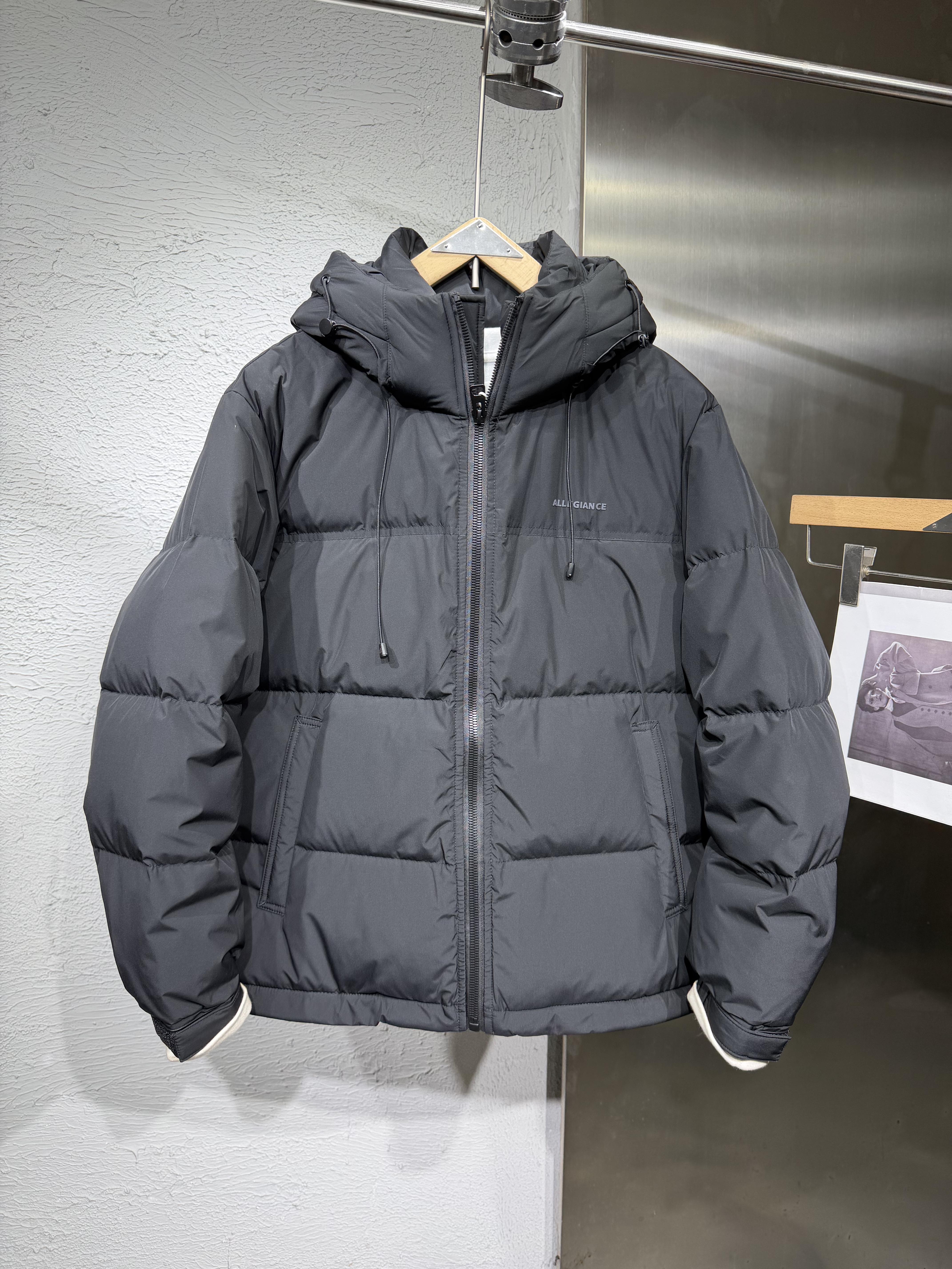 2026简约百搭连帽加厚羽绒服男时尚纯色宽松面包服白鸭绒外套上衣