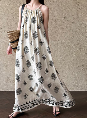 鹿西 慵懒气质度假风吊带连衣裙女新款小众设计印花显瘦长裙9722