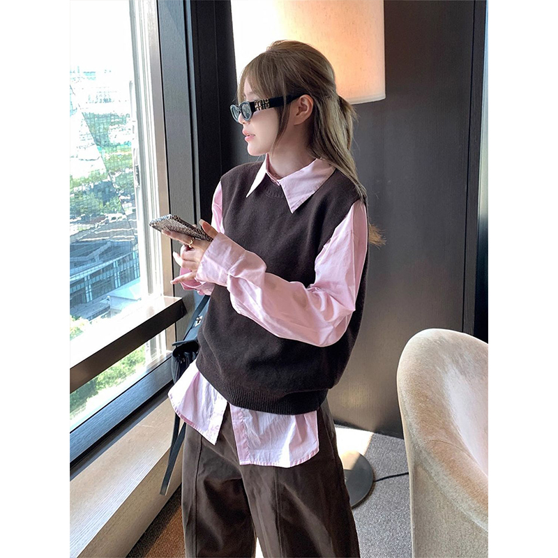 两件套装秋冬韩系甜美棕色圆领针织马甲背心毛衣叠穿粉色衬衫女生