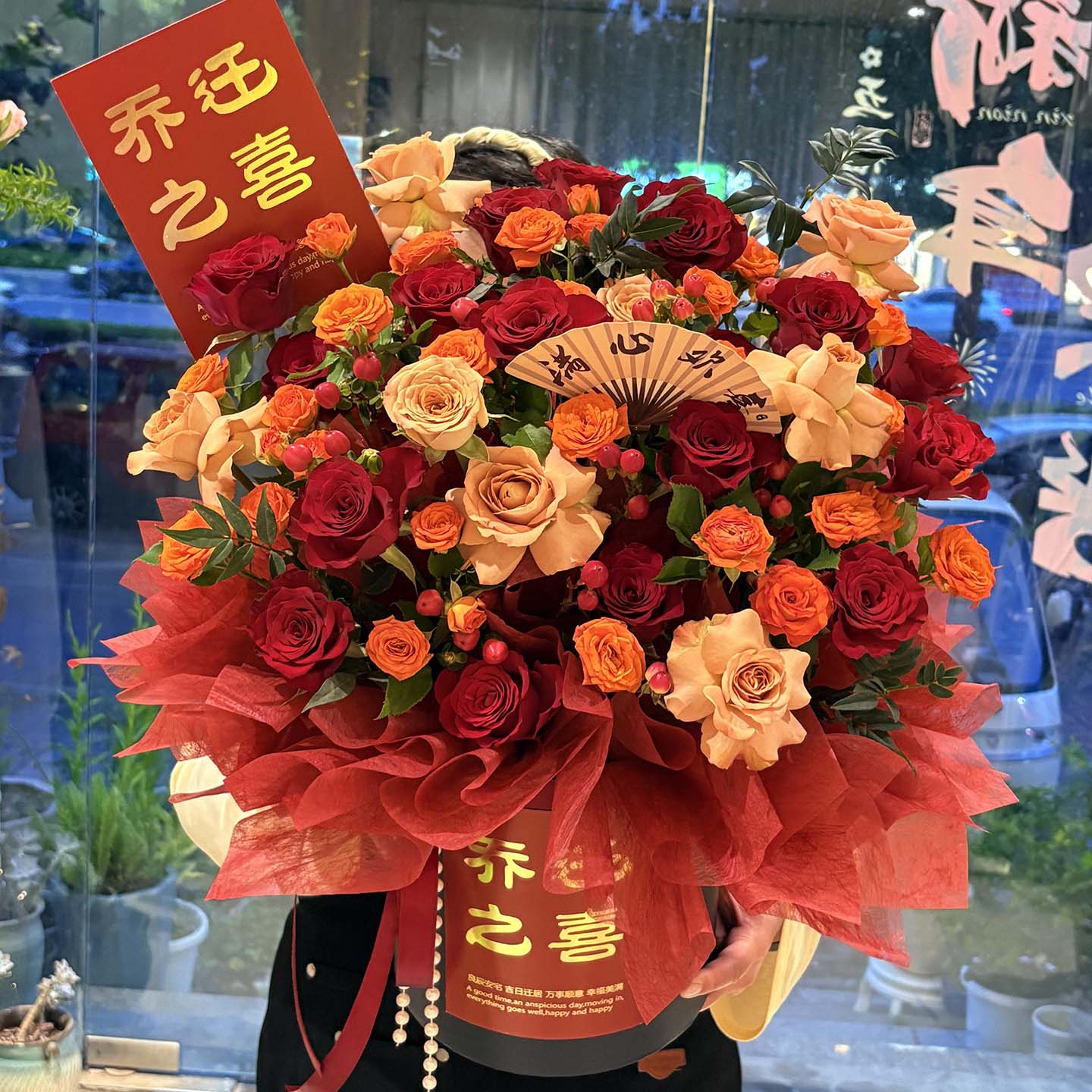 乔迁新居搬家玫瑰抱抱桶鲜花束速递同城配送祝寿开业生日花束全国