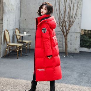 鸭鸭红色羽绒服女中长款过膝2025新冬季韩版时尚加厚防寒保暖外套