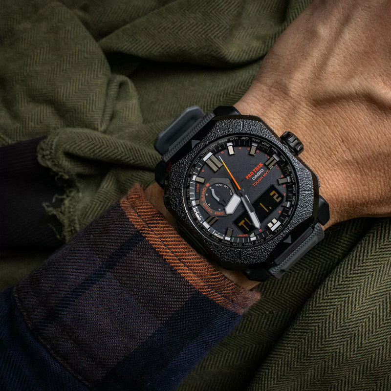 casio卡西欧户外登山男士运动防水太阳能温度气压PRW-6900BF-1