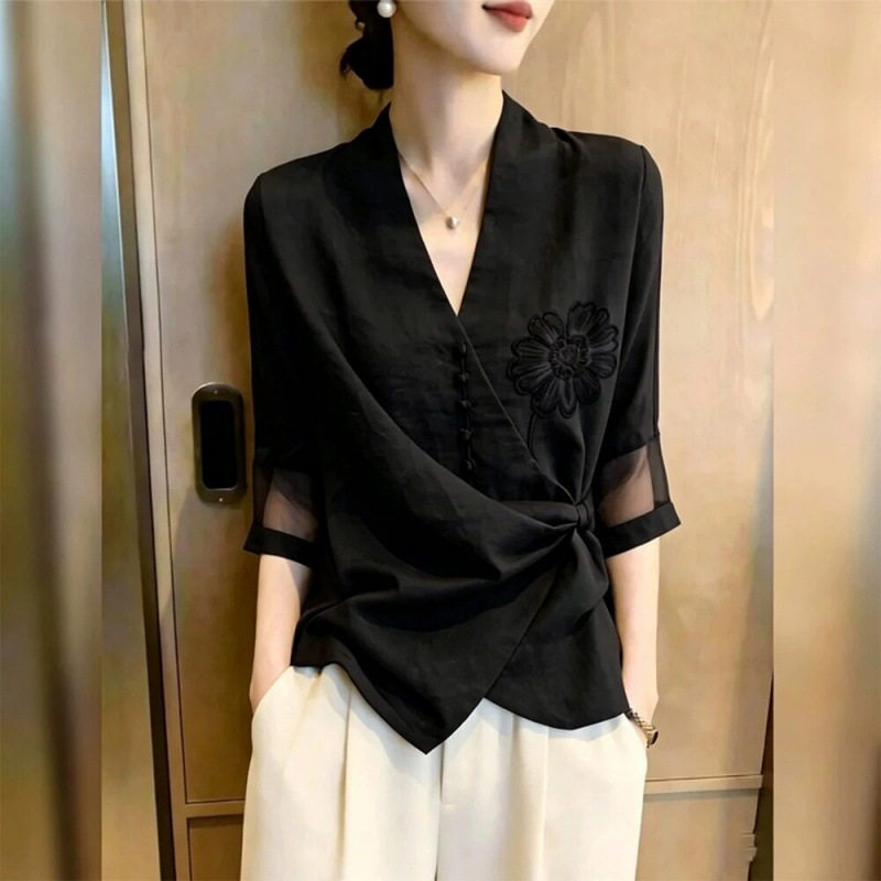 轻熟风高端V领紫色绣花五分袖衬衫女装夏季新款今年流行显瘦上衣