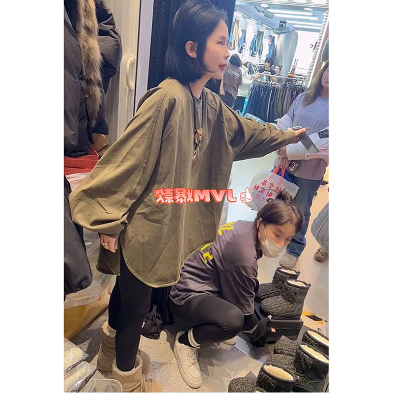 设计宽松遮肉显瘦纯色长袖卫衣