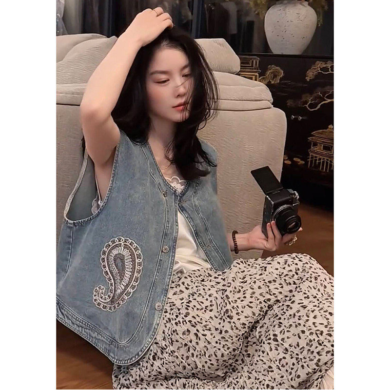 欧洲站2026春季新款时尚显瘦气质减龄牛仔马甲高腰碎花半身裙套装