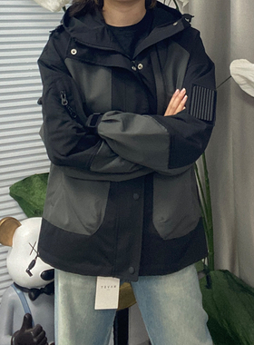 SD241001WT2SS 连帽撞色拼接冲锋夹克