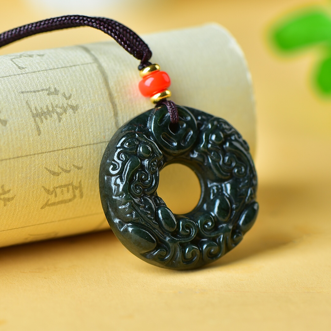 新疆和田青墨玉吊坠证书貔貅麒麟