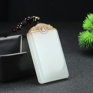 天然新疆和田白玉带黄吊坠平安牌男女款挂件天然玉石项链无事玉牌