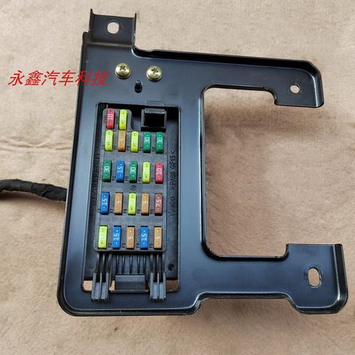 众泰T600仪表电器盒3723030-A01