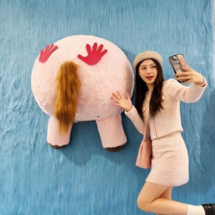 小红书同款马年拍彩虹屁毛绒马屁股拍照打卡商场美陈新年装饰道具