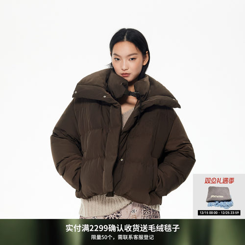 REVAN芮范HelloKitty花朵图案棕咖小欧包派克羽绒服RL90501204