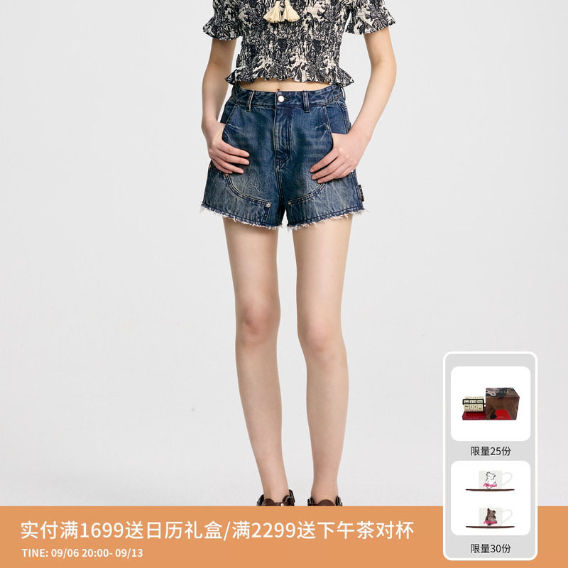 【沈梦辰同款】REVAN芮范酷感铆钉牛仔短裤RL31307097图片