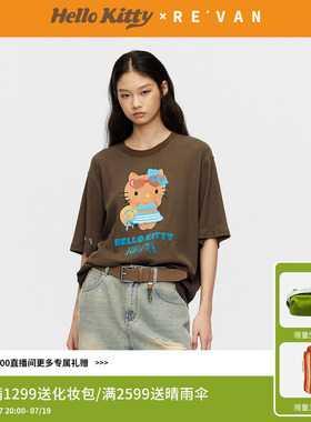 【陈都灵同款】REVAN芮范黑皮HelloKitty松弛橄榄绿T恤RK31001530