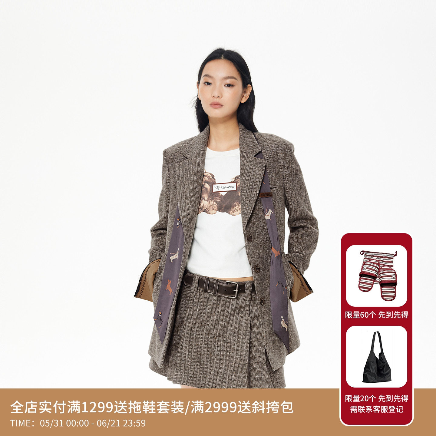 REVAN芮范趣味小狗印花丝巾毛呢西装外套RL92601207