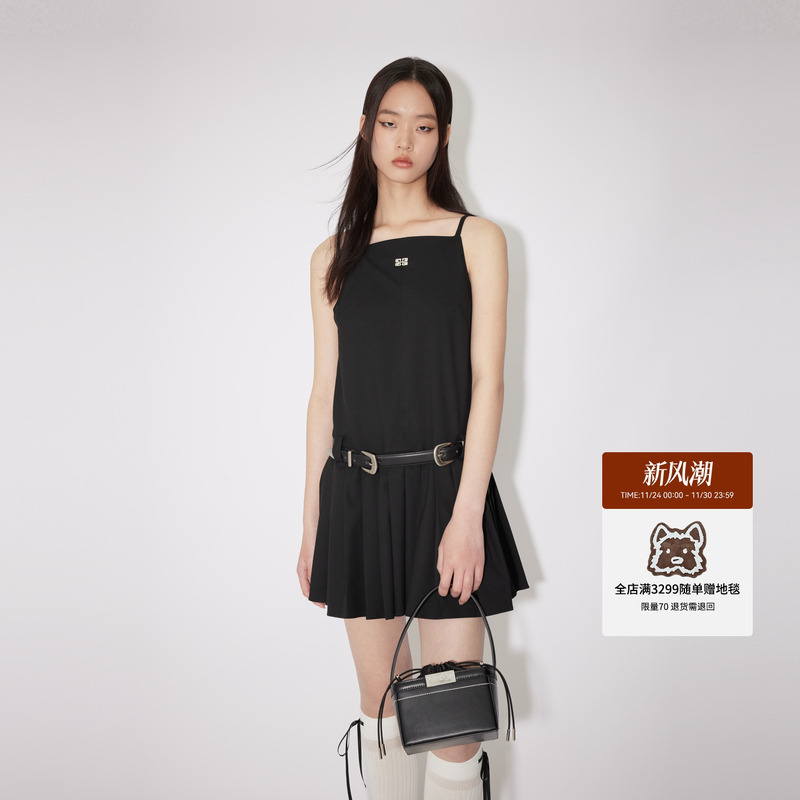 REVAN芮范2024夏季新品设计师款酷感百褶吊带连衣裙RM31101207