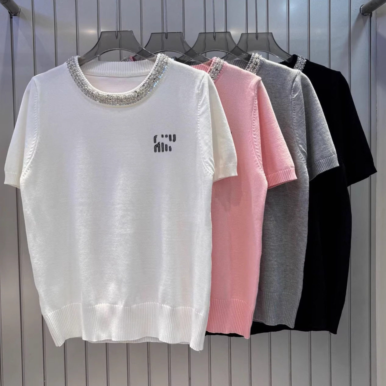 2026春季薄款短袖针织衫经典版型优雅领圈钉珠设计小个子精致上衣,女装/女士精品,毛针织衫,淘宝优惠券,粉丝福利购,淘宝优惠卷