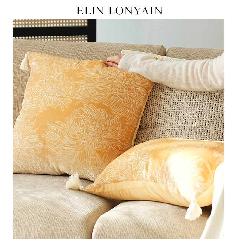 珑衍家居黄金色真丝绒烂花高端样板房沙发靠垫抱枕样板房别墅方枕