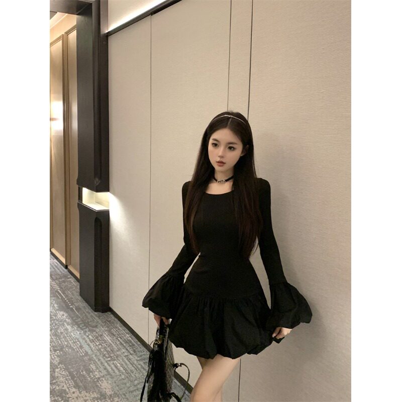 黑色喇叭长袖连衣裙女