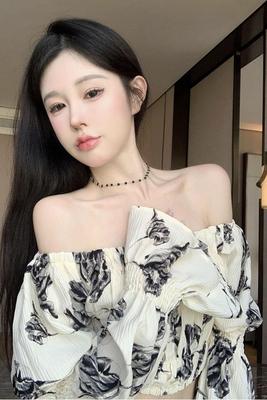 泡泡袖一字肩上衣女短款衬衣
