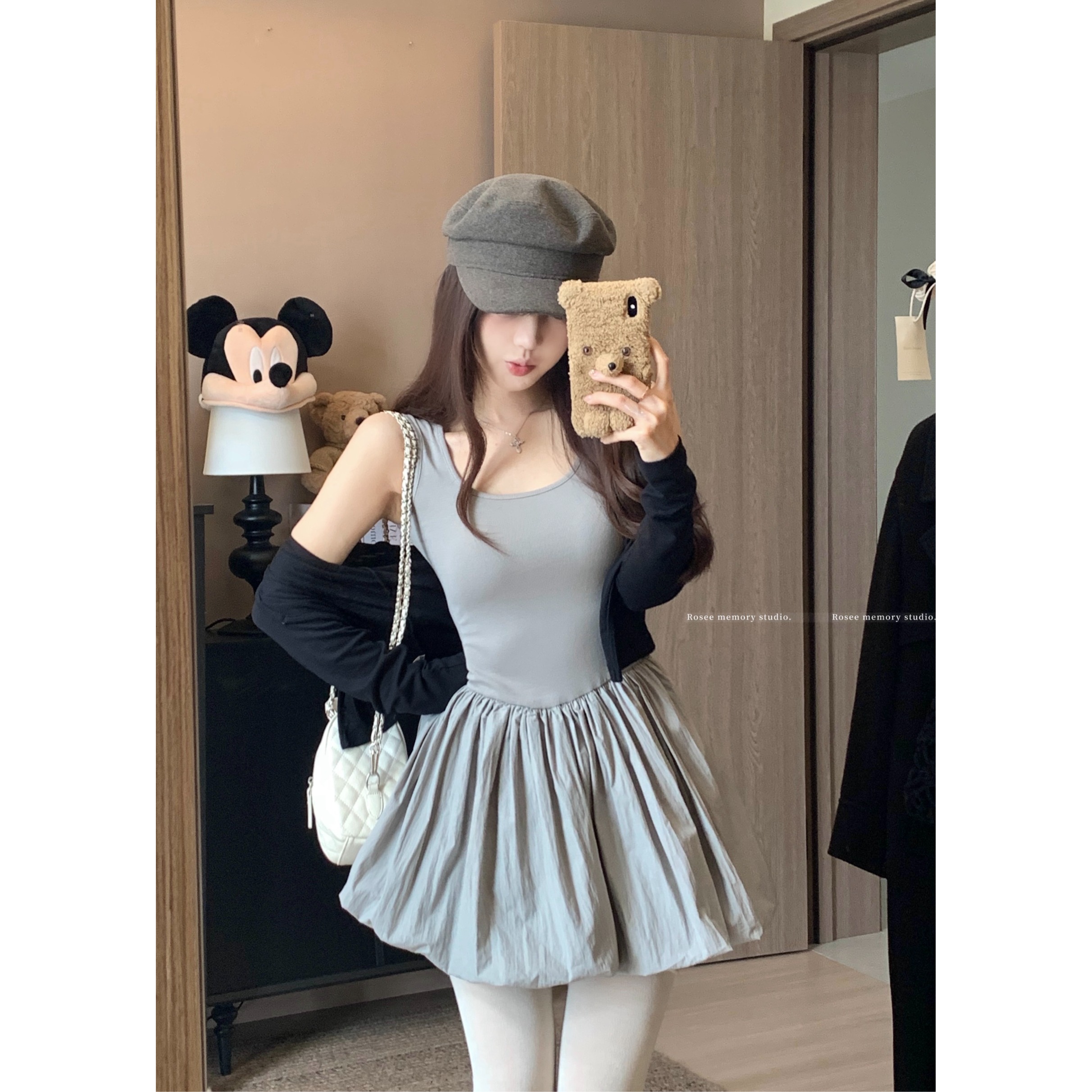 辣妹无袖吊带连衣裙子女春夏季法式气质绝美甜辣收腰显瘦蓬蓬短裙