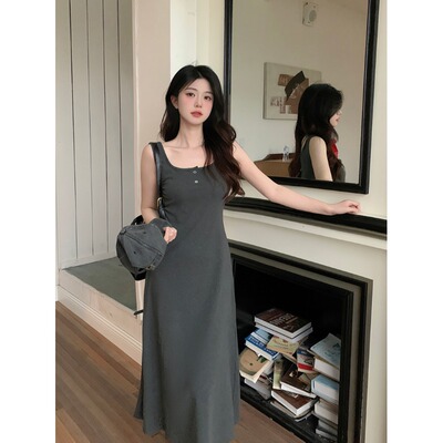 复古气质背心吊带连衣裙女夏季2025新款法式度假风过膝显瘦A字裙