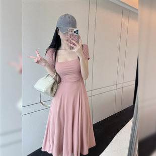 法式气质粉色方领连衣裙子女夏季2024新款别致甜辣收腰显瘦秋冬季