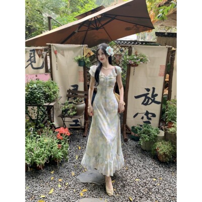 夏季新款法式温柔风气质连衣裙收腰修身显瘦减龄甜美度假碎花裙子