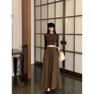法式轻熟赫本风早秋甜辣妹简约上衣高级感半身裙穿搭两件套裙装女