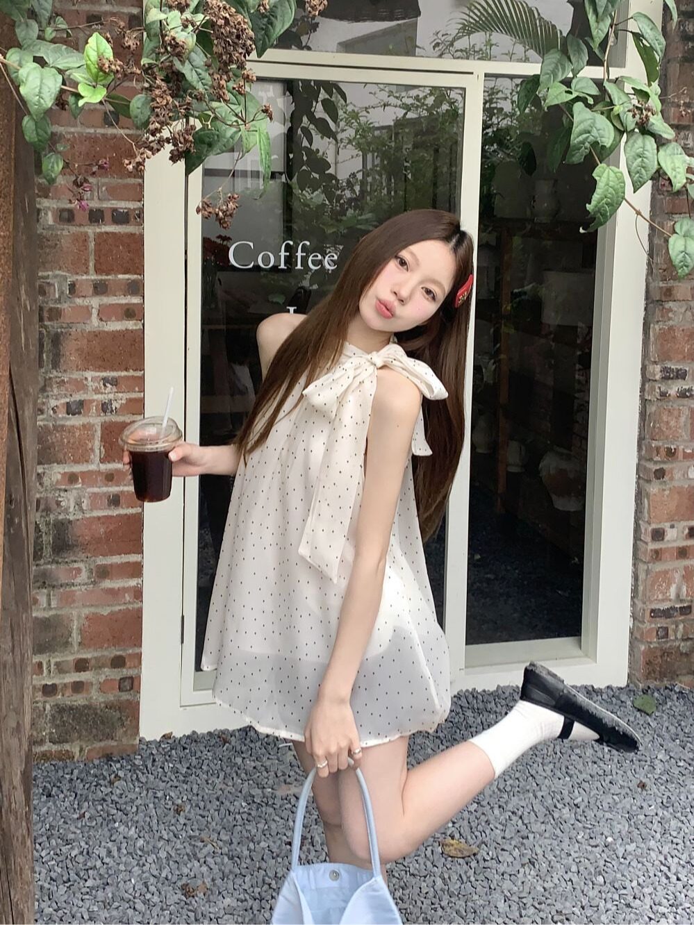 法式名媛气质波点蝴蝶结系带挂脖背心女夏设计感褶皱宽松垂感上衣