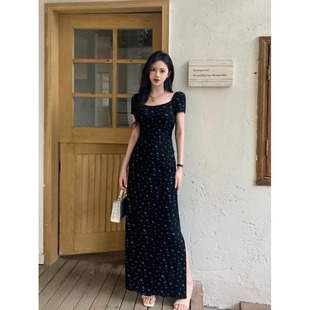 法式复古碎花方领短袖连衣裙女夏季辣妹针织裙子收腰包臀气质长裙