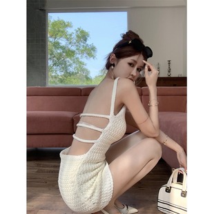 法式性感露背白色针织吊带连衣裙女夏季显瘦甜辣妹背心包臀短裙子